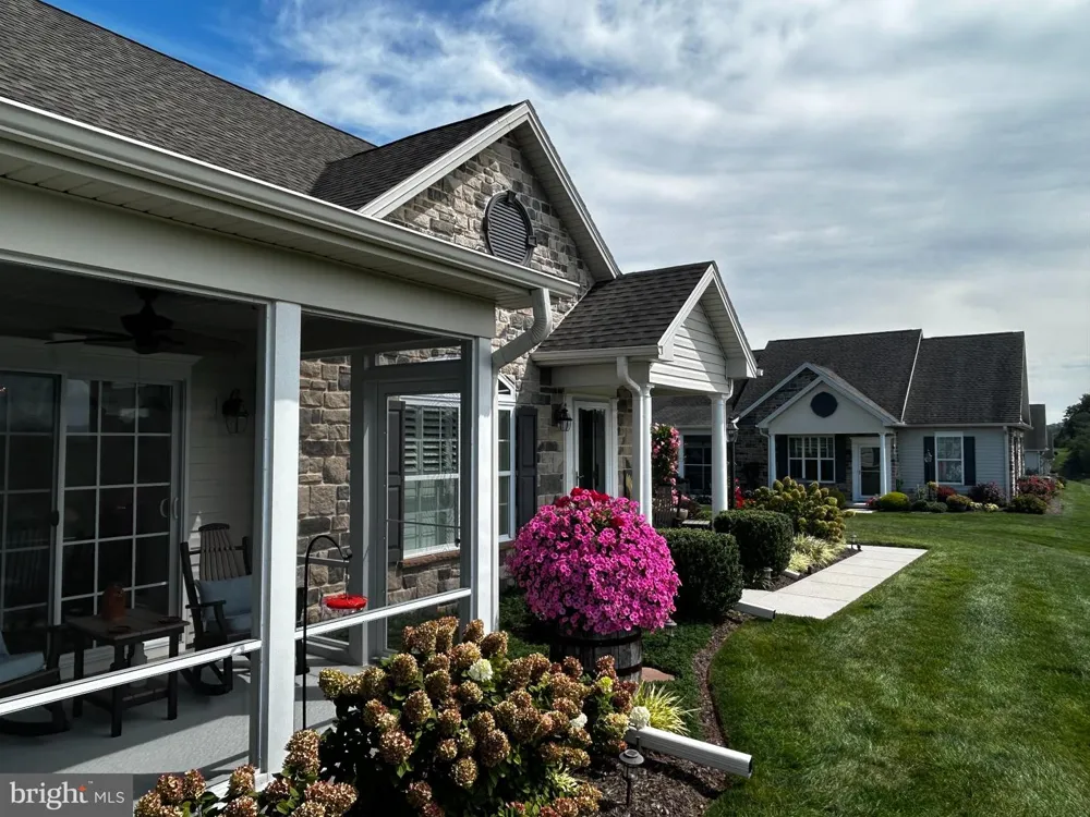 140 DOLOMITE DRIVE York, PA 17408