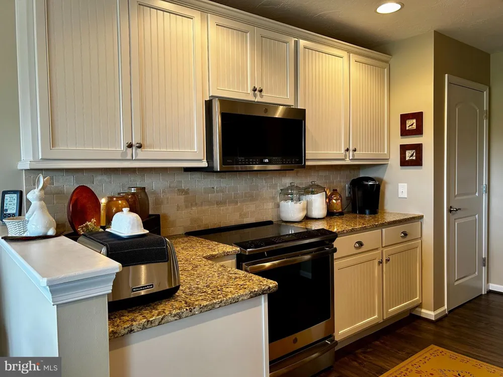 140 DOLOMITE DRIVE York, PA 17408