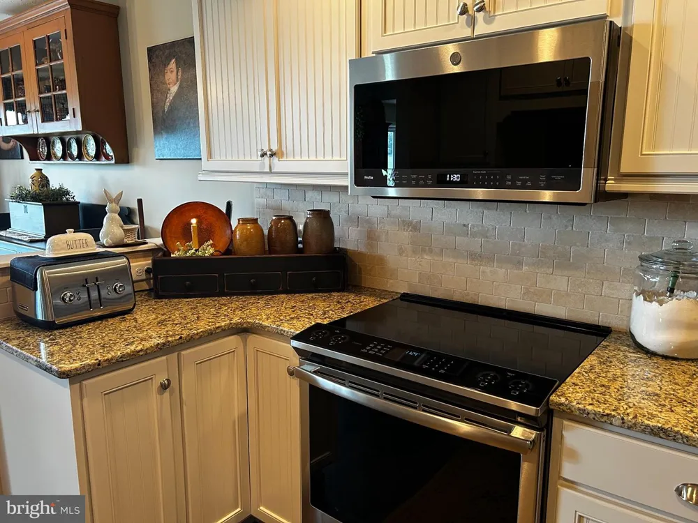 140 DOLOMITE DRIVE York, PA 17408