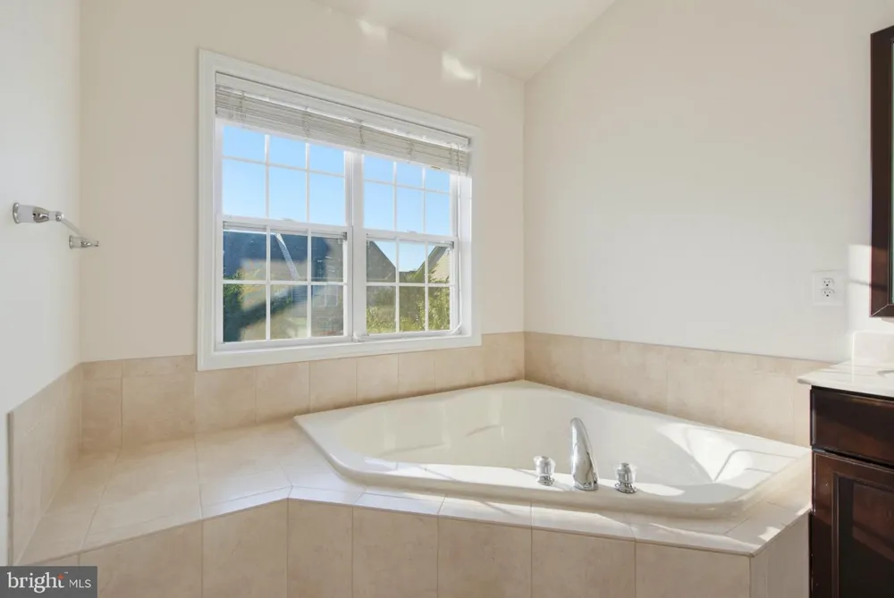 43248 MITCHAM SQUARE Ashburn, VA 20148