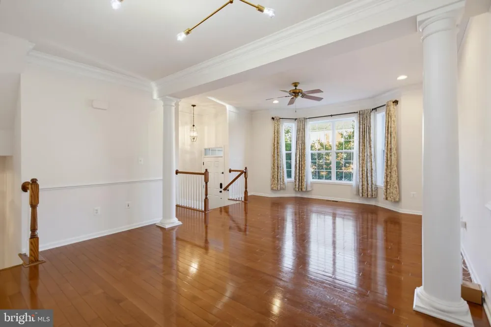 43248 MITCHAM SQUARE Ashburn, VA 20148