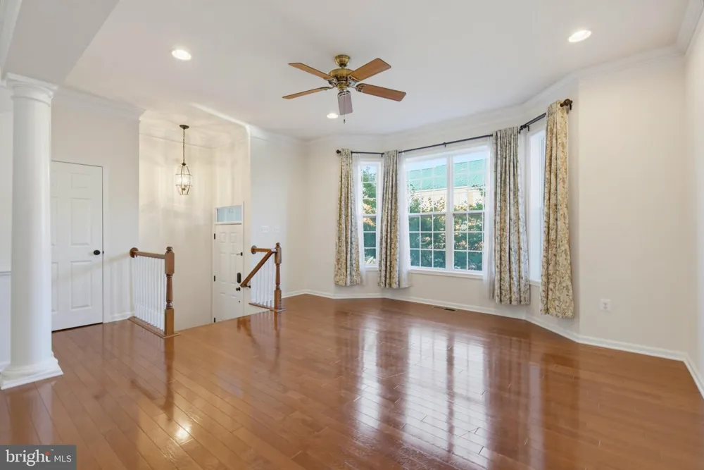 43248 MITCHAM SQUARE Ashburn, VA 20148