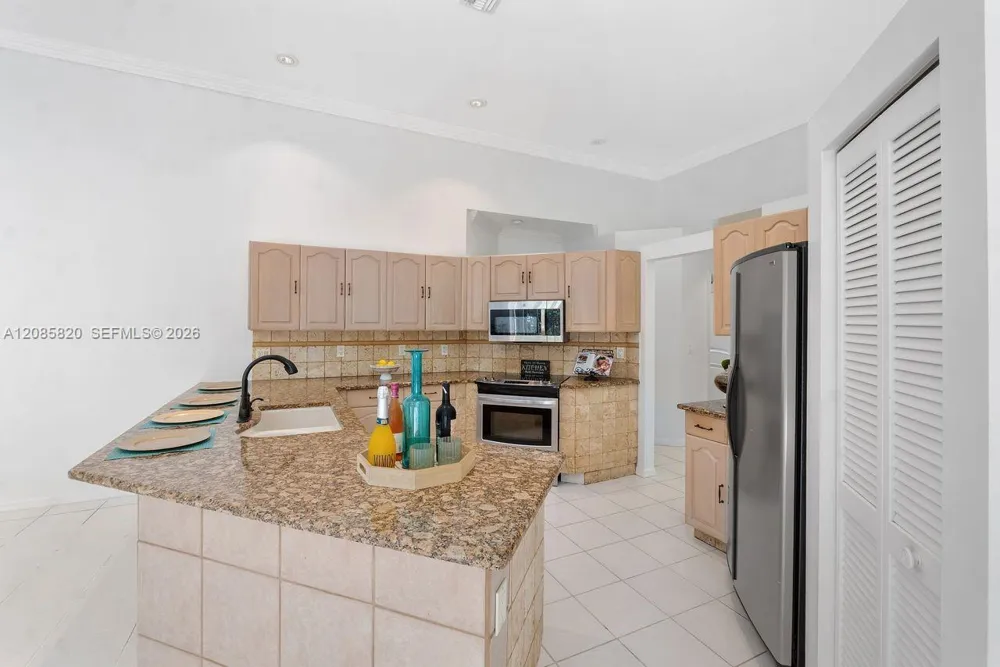 900 Spoonbill Cir Weston, FL 33326