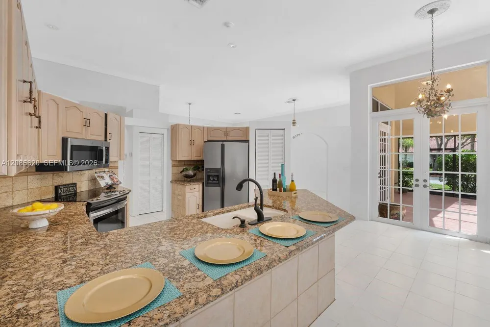 900 Spoonbill Cir Weston, FL 33326