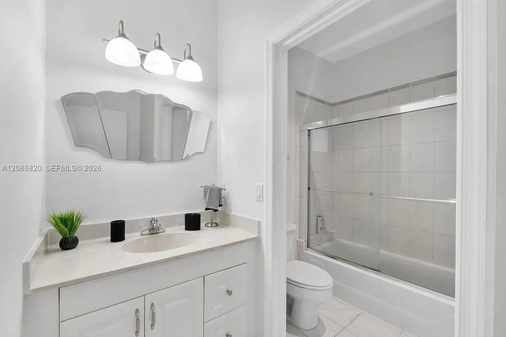 900 Spoonbill Cir Weston, FL 33326