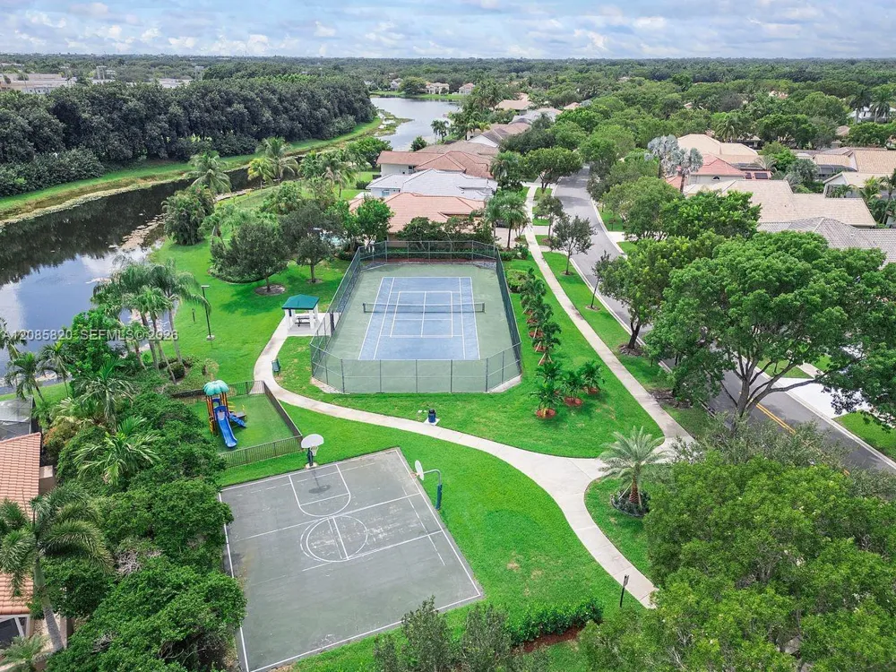 900 Spoonbill Cir Weston, FL 33326