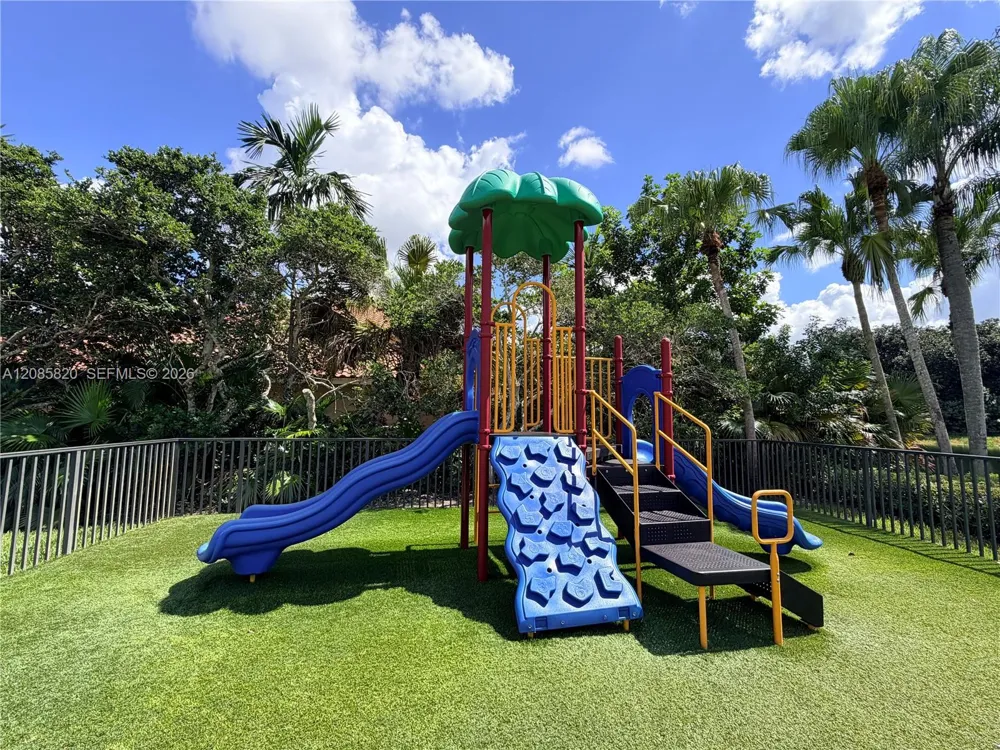 900 Spoonbill Cir Weston, FL 33326