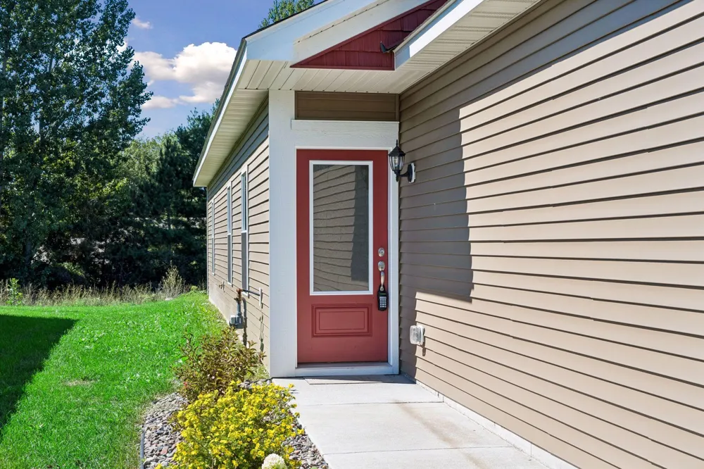 413 Redwood Street Cambridge, MN 55008