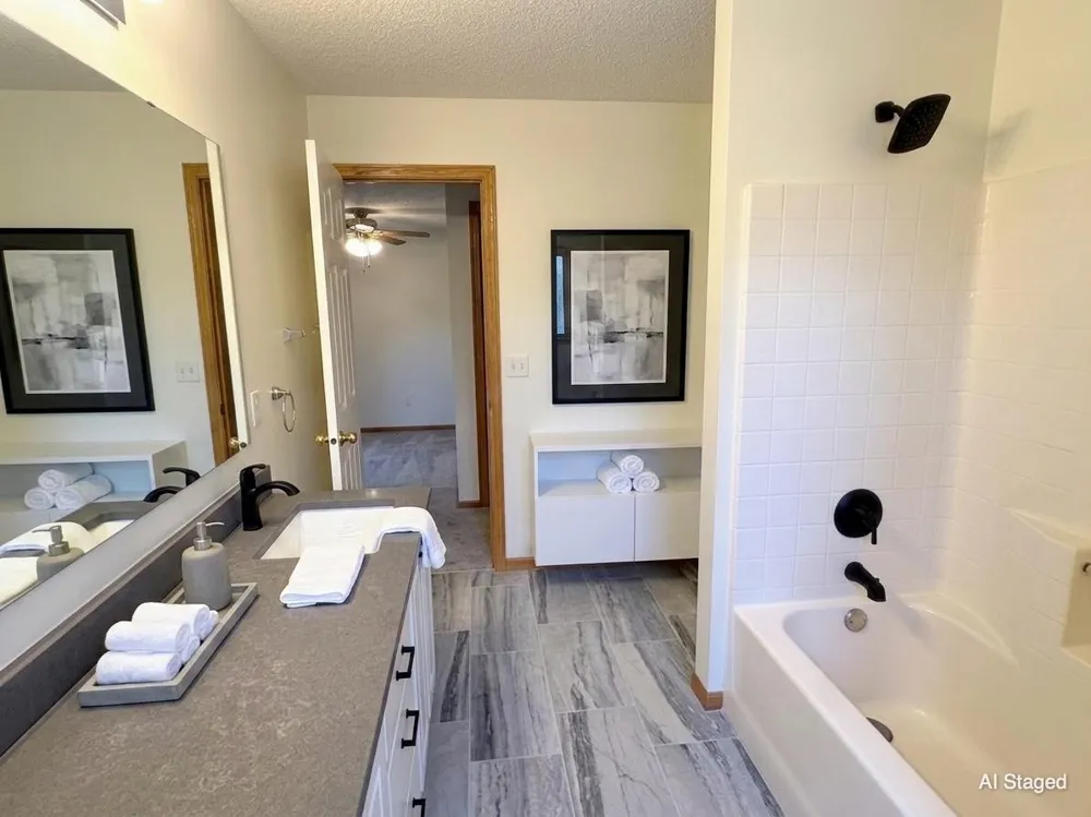 1836 Mockingbird Avenue Shakopee, MN 55379