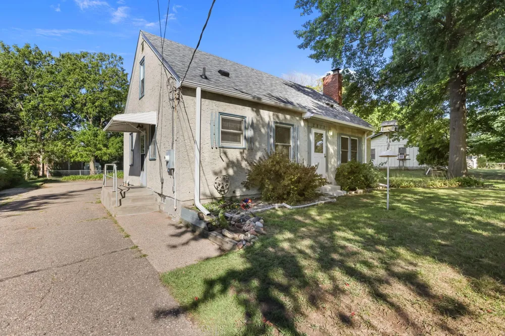 2811 Centerville Road Little Canada, MN 55117
