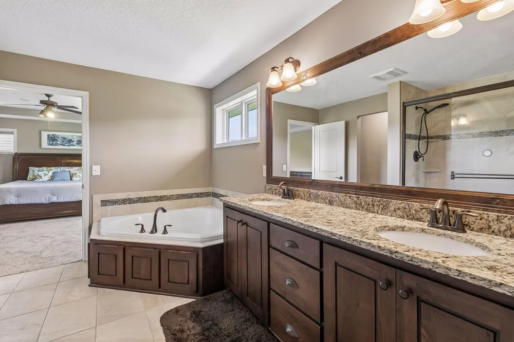 3604 Sawgrass Trail S Eagan, MN 55123