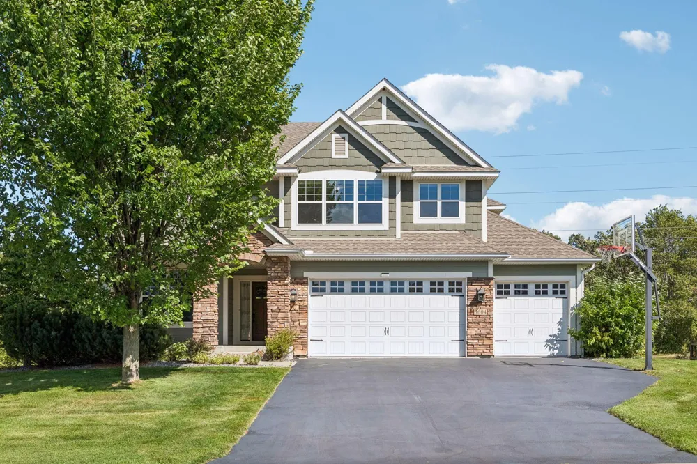 3604 Sawgrass Trail S Eagan, MN 55123