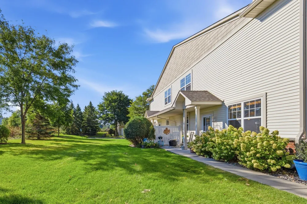 3425 Hazel Trail #D Woodbury, MN 55129