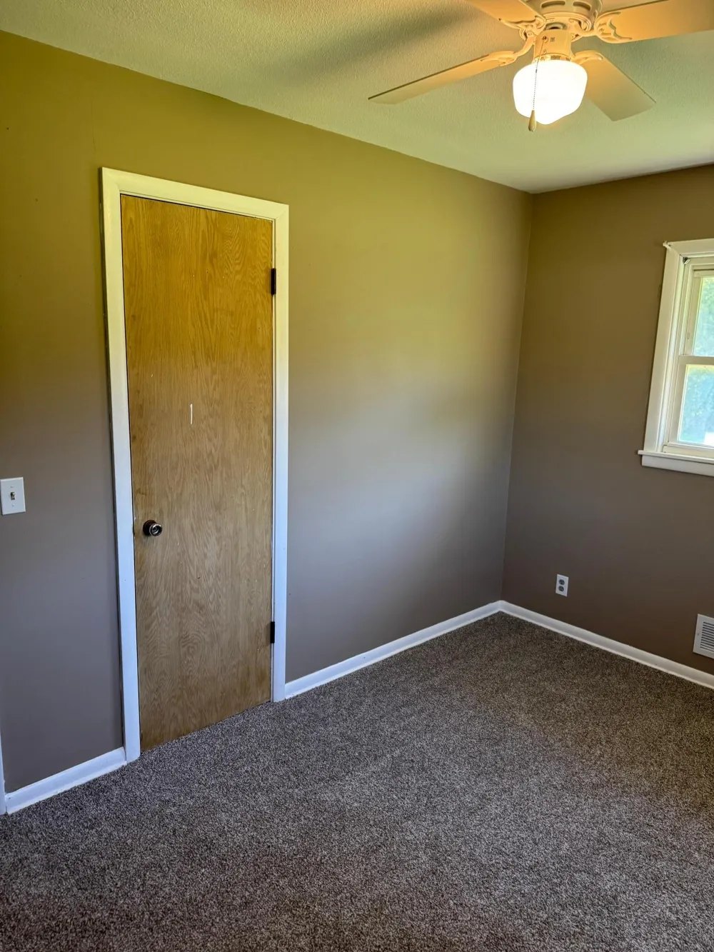 435 W Ottawa Street Le Center, MN 56057
