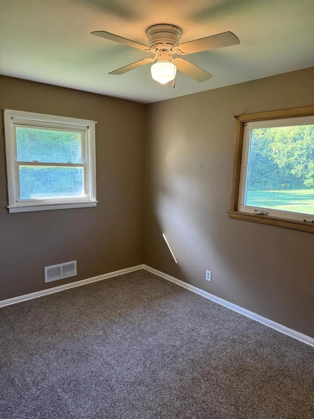 435 W Ottawa Street Le Center, MN 56057