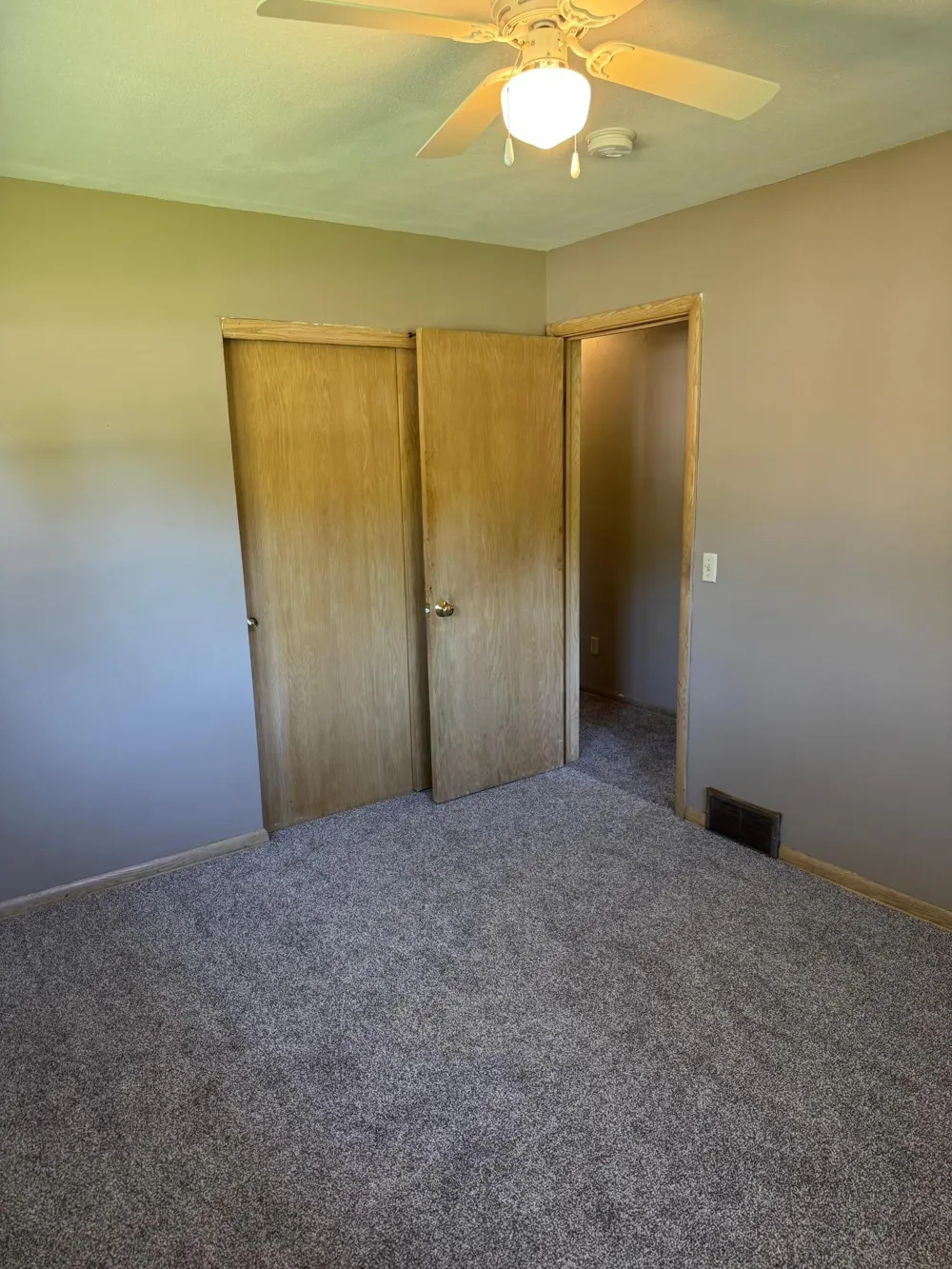 435 W Ottawa Street Le Center, MN 56057