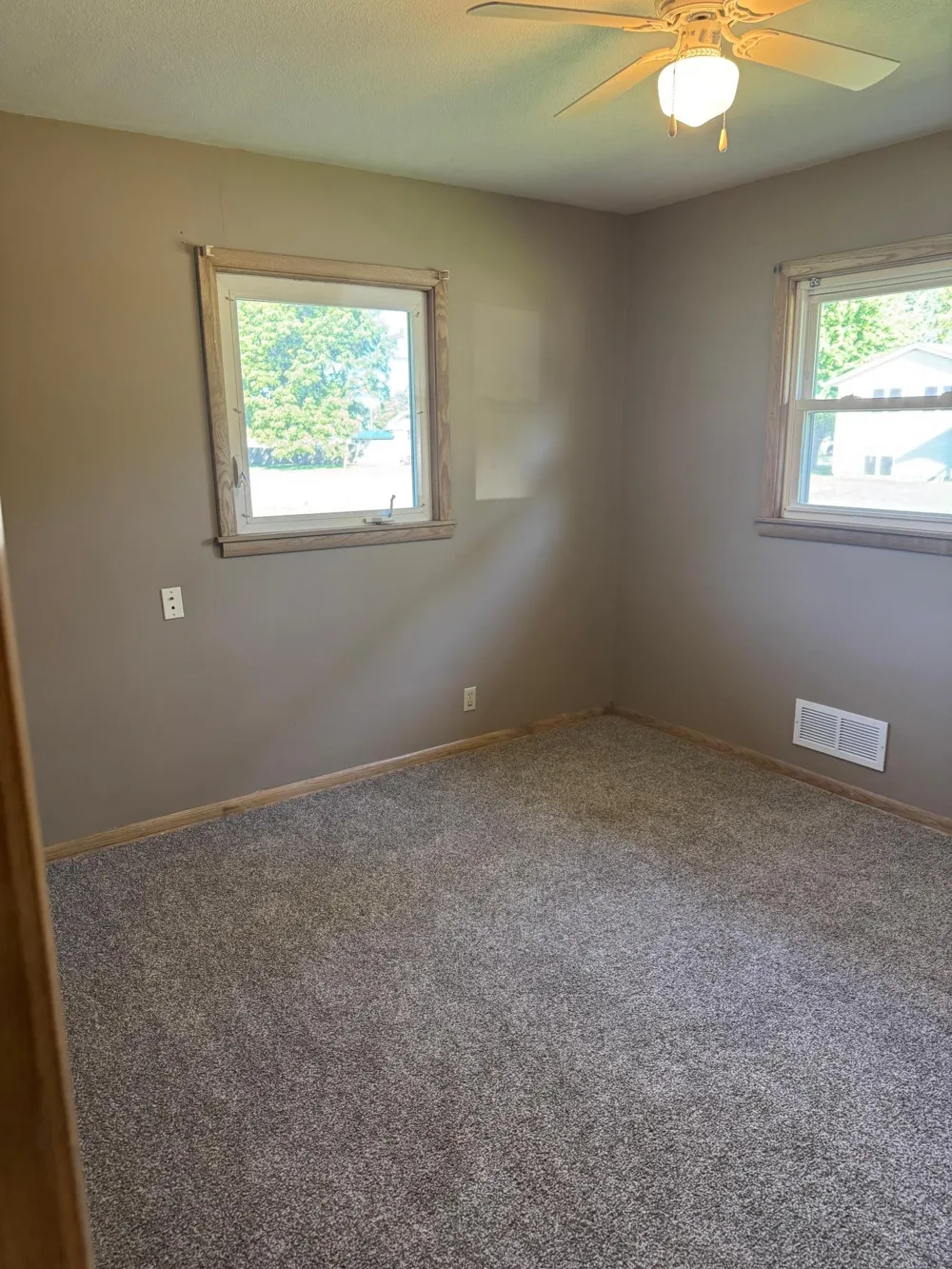 435 W Ottawa Street Le Center, MN 56057