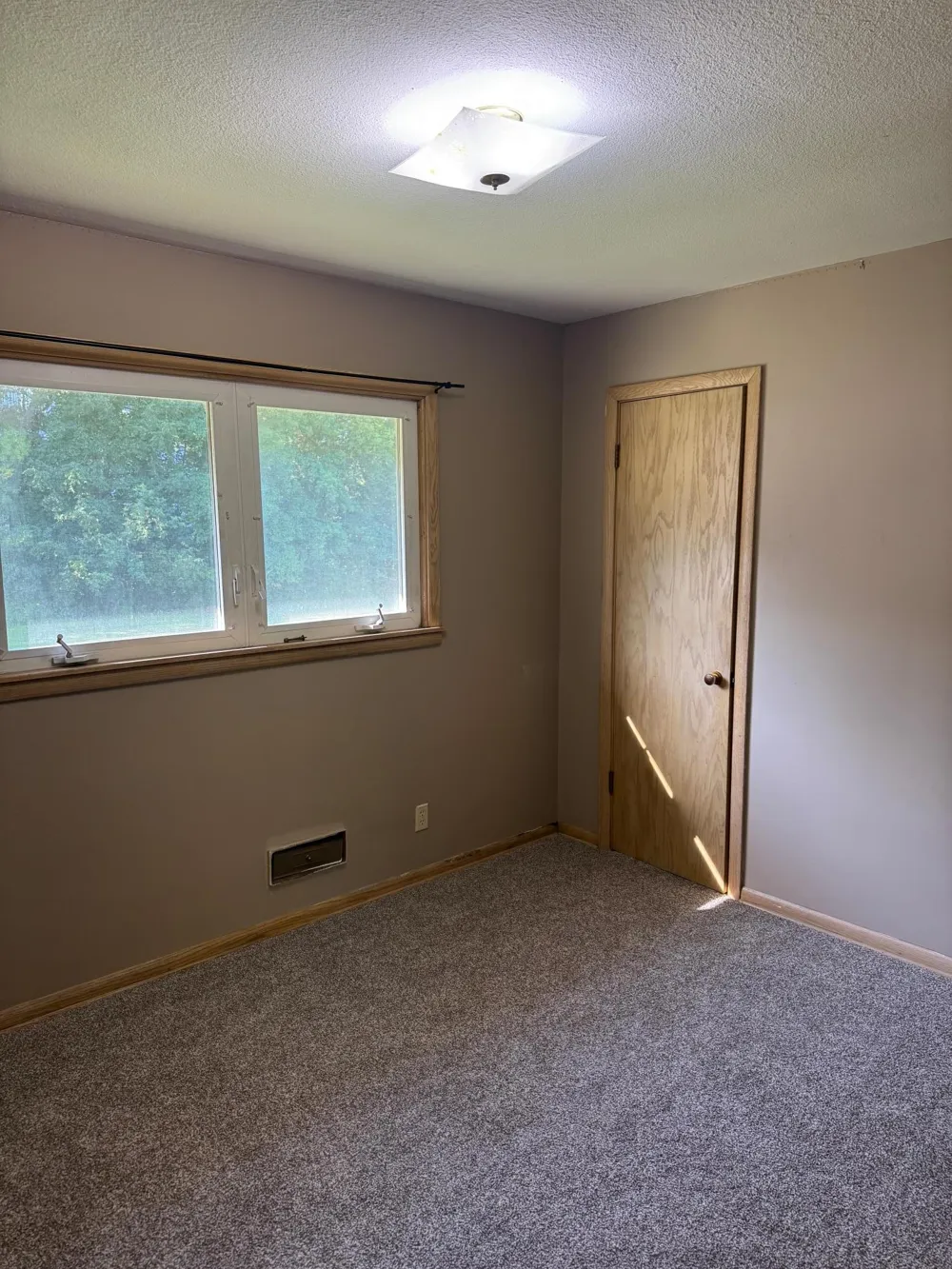 435 W Ottawa Street Le Center, MN 56057