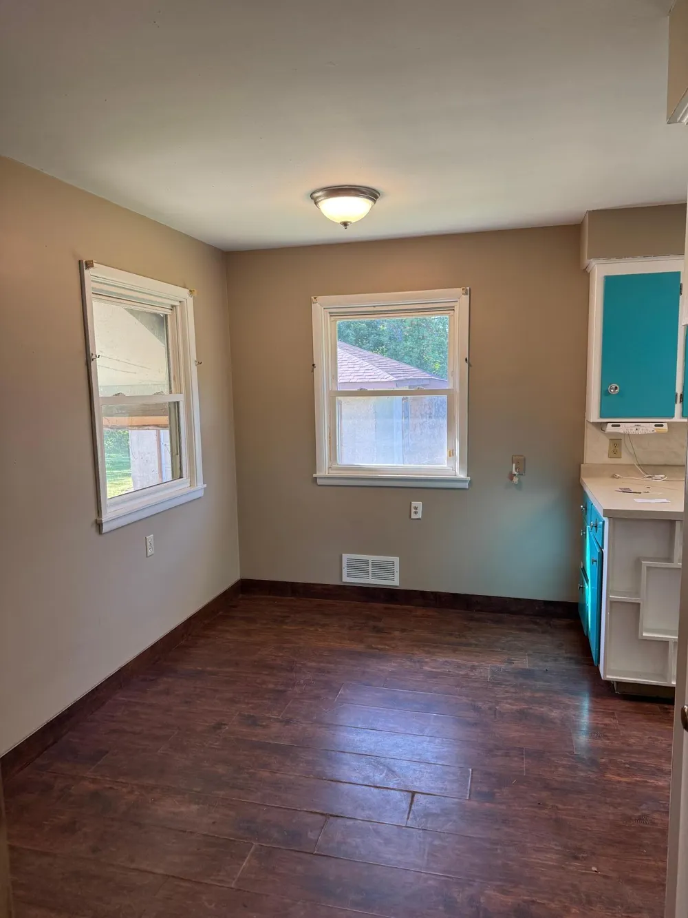 435 W Ottawa Street Le Center, MN 56057