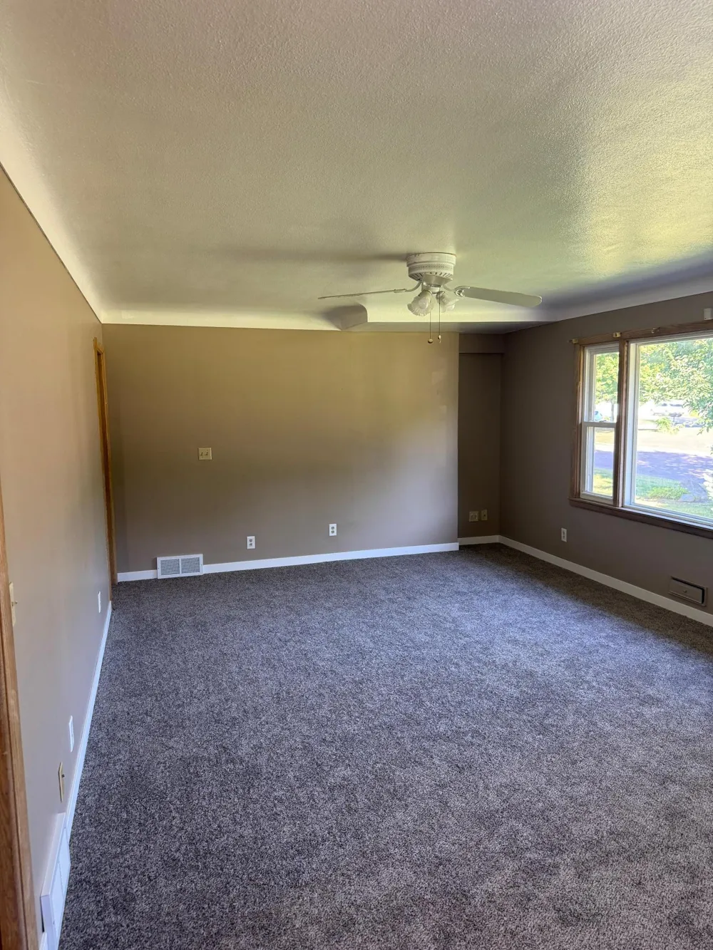 435 W Ottawa Street Le Center, MN 56057
