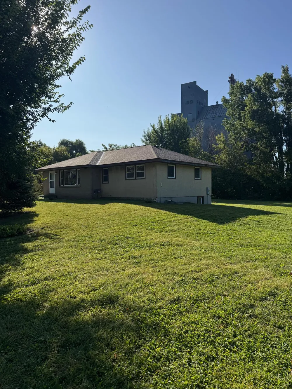 435 W Ottawa Street Le Center, MN 56057