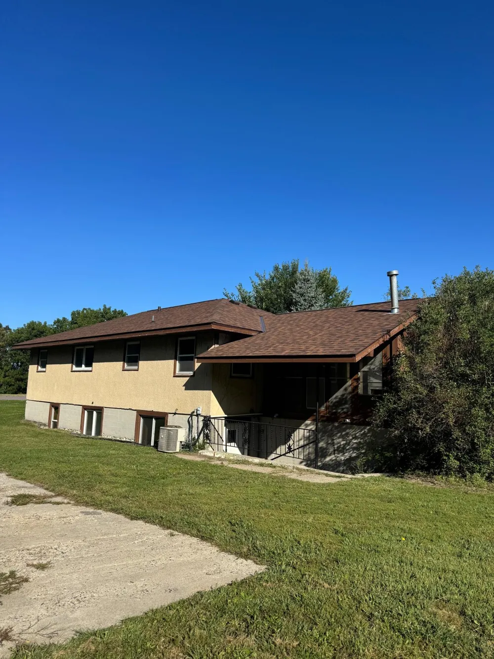 435 W Ottawa Street Le Center, MN 56057