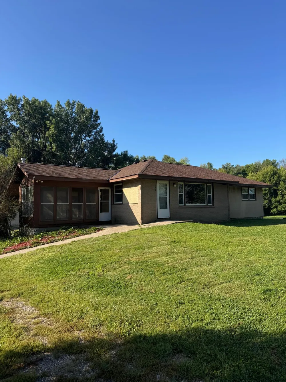 435 W Ottawa Street Le Center, MN 56057