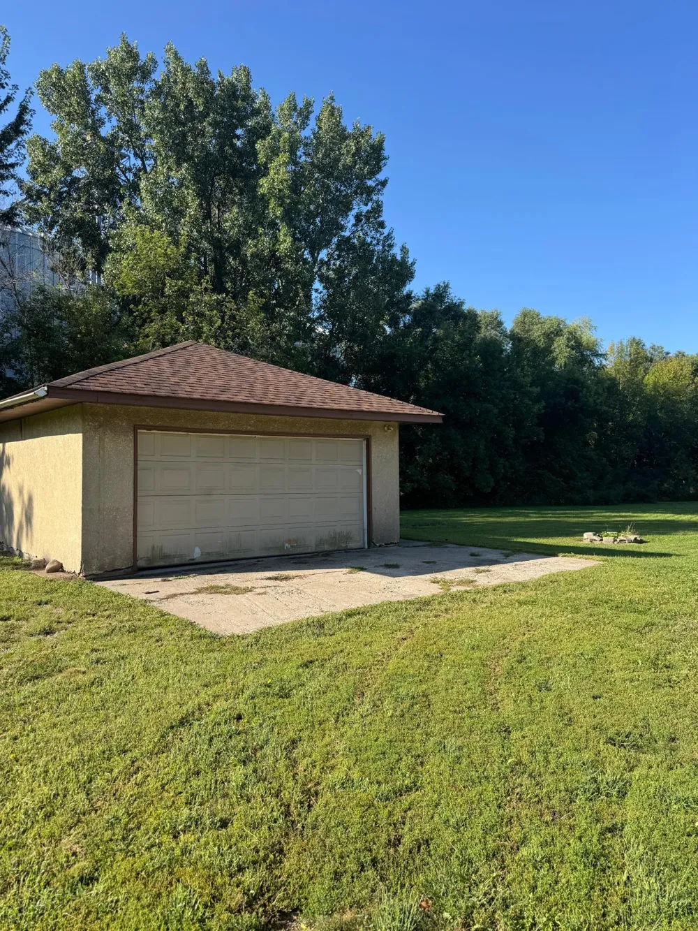 435 W Ottawa Street Le Center, MN 56057