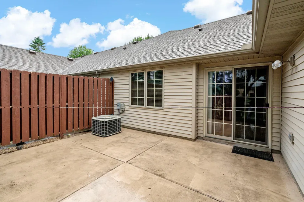 8541 Inverness Lane Brooklyn Park, MN 55443