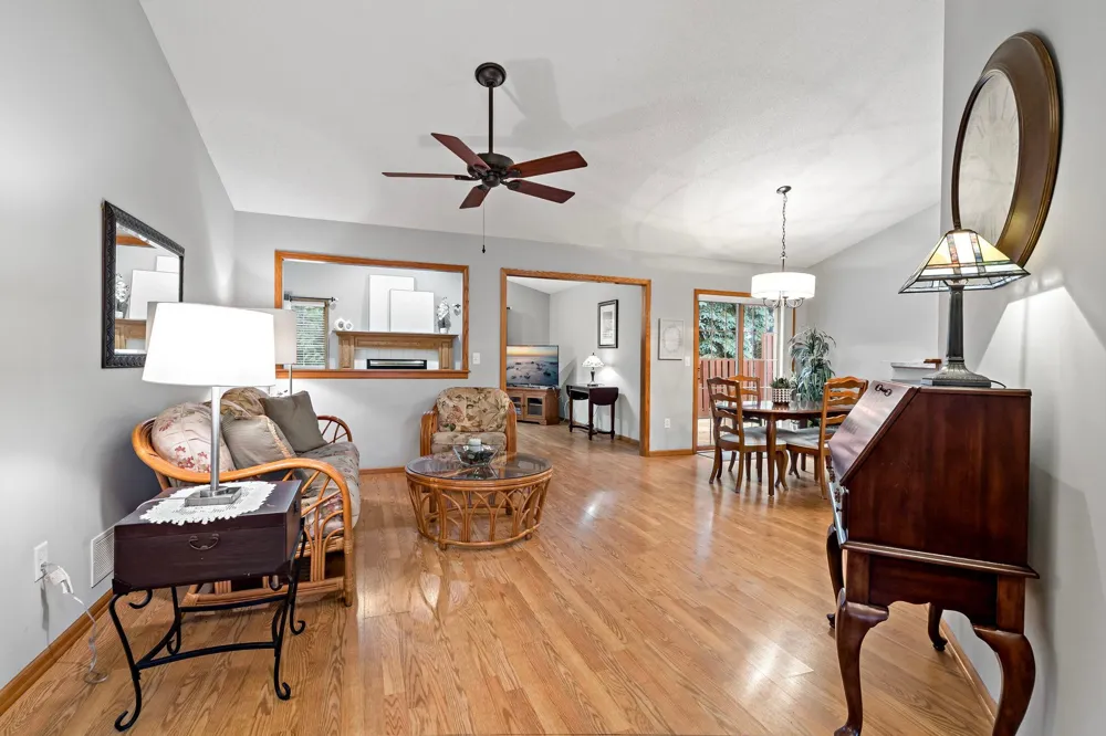 8541 Inverness Lane Brooklyn Park, MN 55443