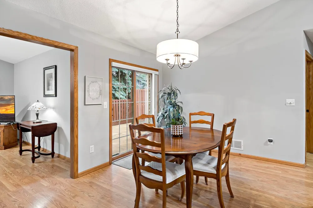 8541 Inverness Lane Brooklyn Park, MN 55443