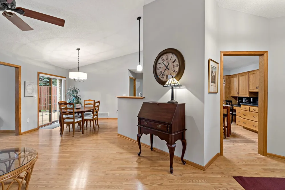 8541 Inverness Lane Brooklyn Park, MN 55443