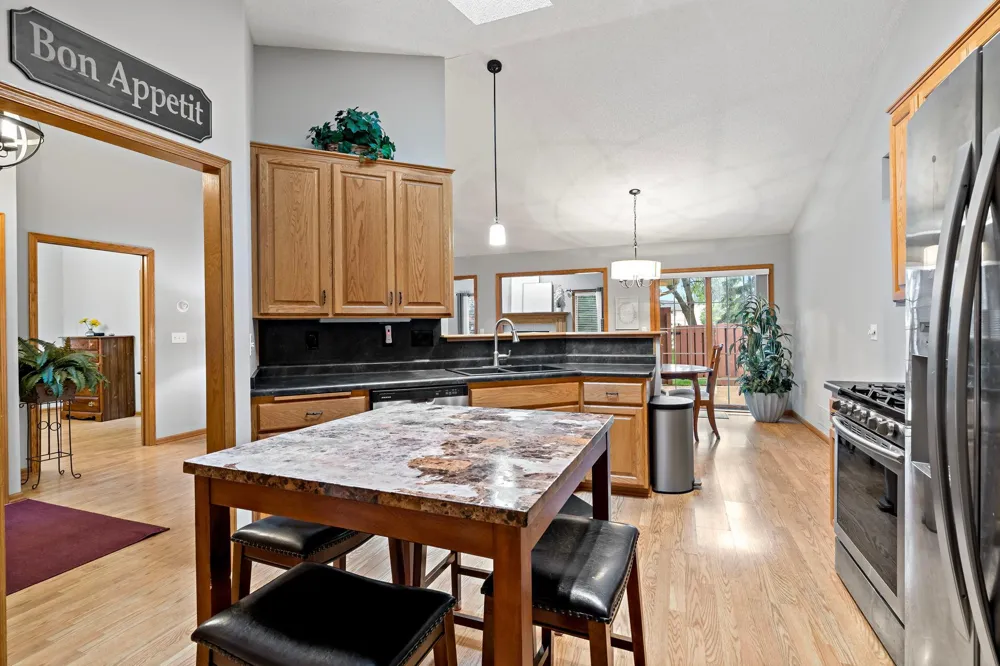8541 Inverness Lane Brooklyn Park, MN 55443