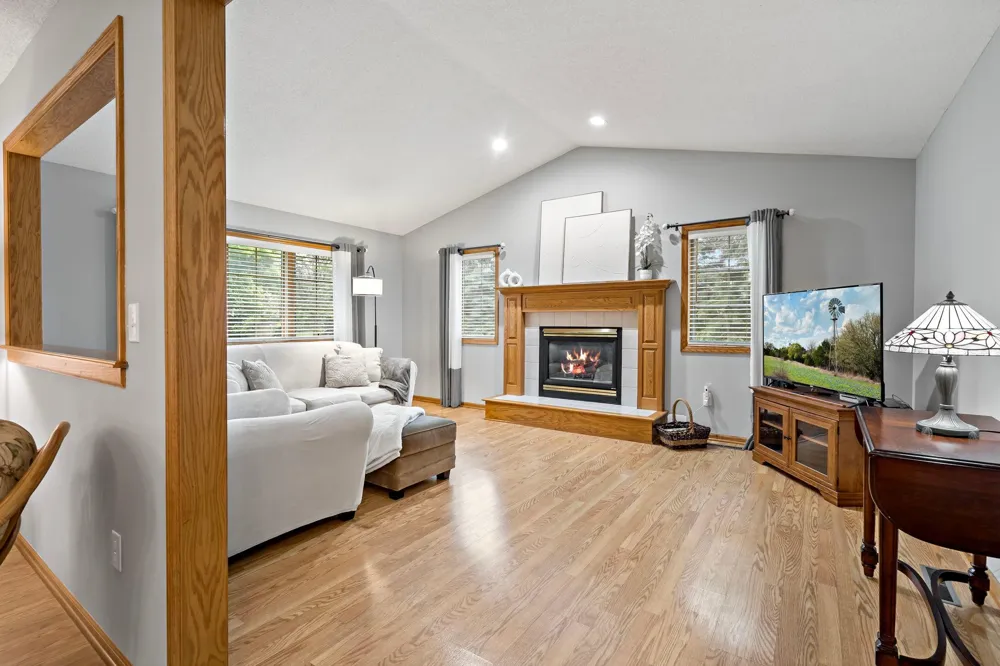 8541 Inverness Lane Brooklyn Park, MN 55443