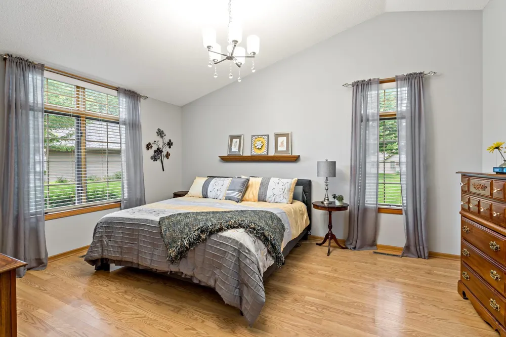 8541 Inverness Lane Brooklyn Park, MN 55443
