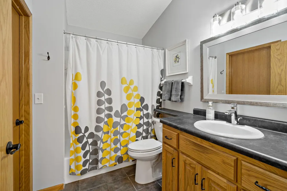 8541 Inverness Lane Brooklyn Park, MN 55443