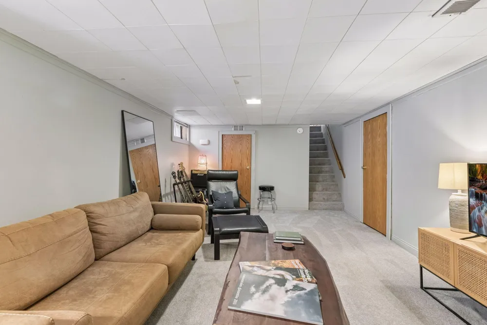 1272 Stanford Avenue Saint Paul, MN 55105