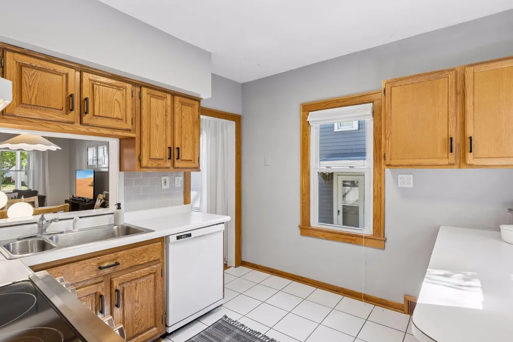 1272 Stanford Avenue Saint Paul, MN 55105