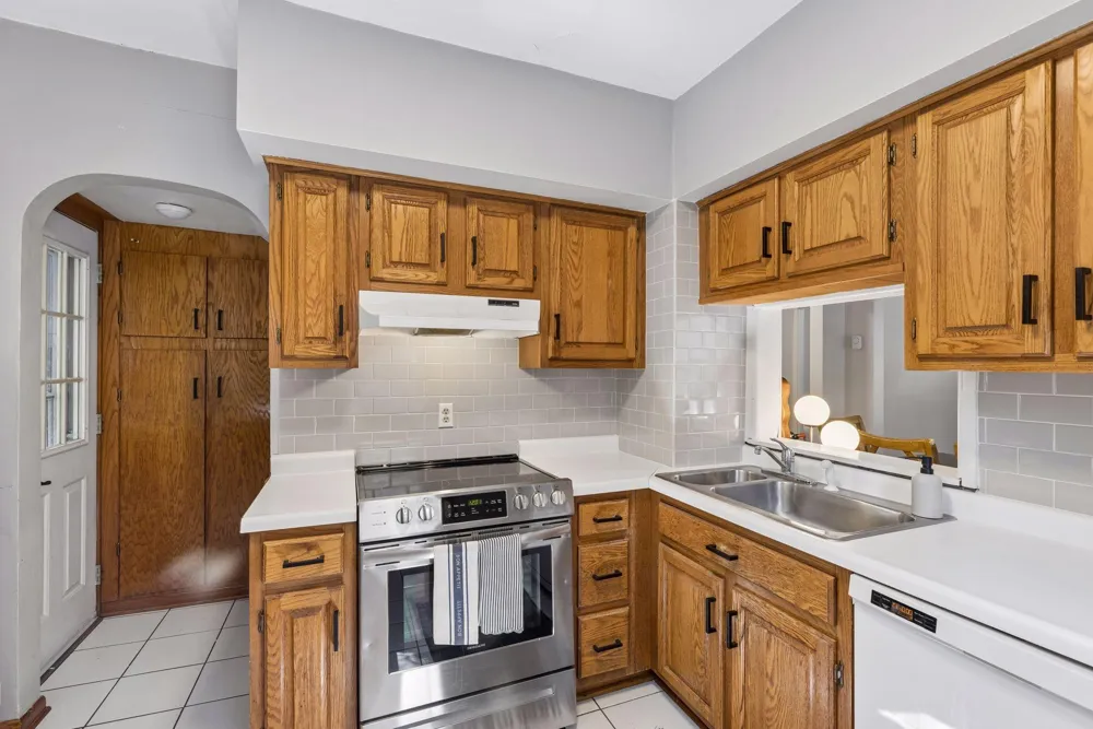 1272 Stanford Avenue Saint Paul, MN 55105