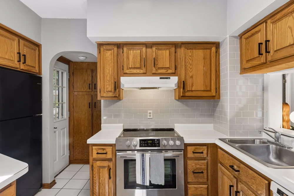 1272 Stanford Avenue Saint Paul, MN 55105