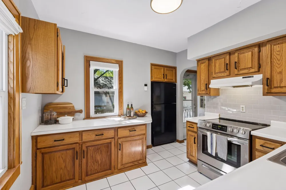 1272 Stanford Avenue Saint Paul, MN 55105