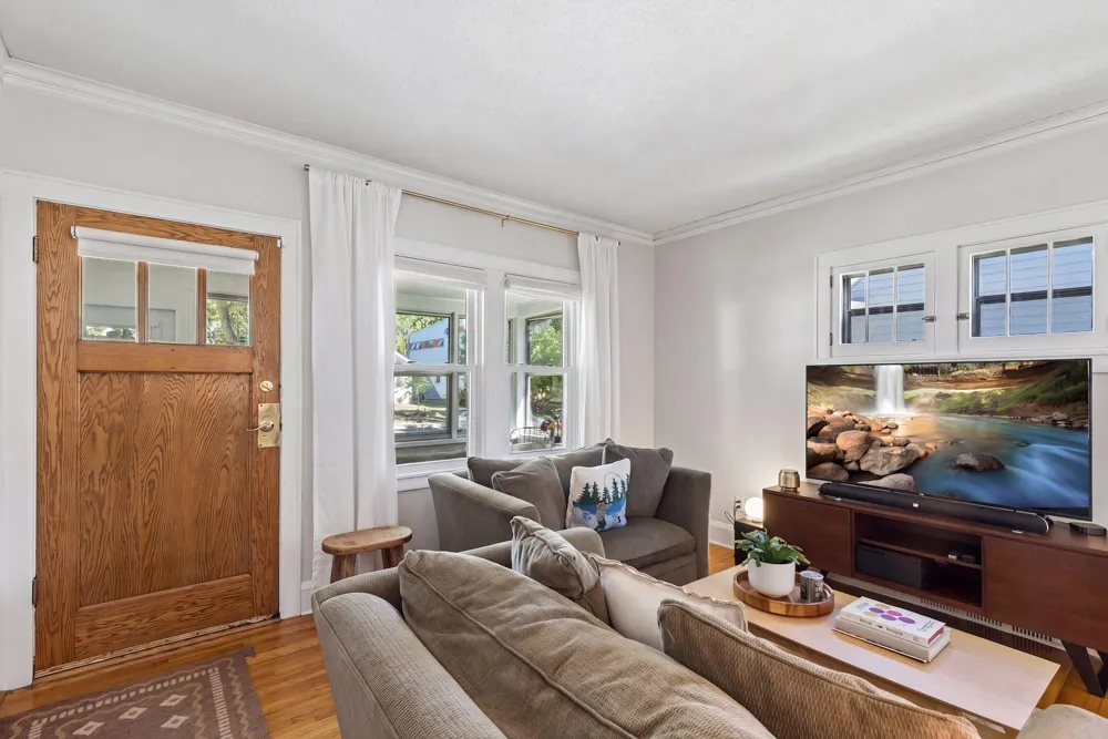 1272 Stanford Avenue Saint Paul, MN 55105