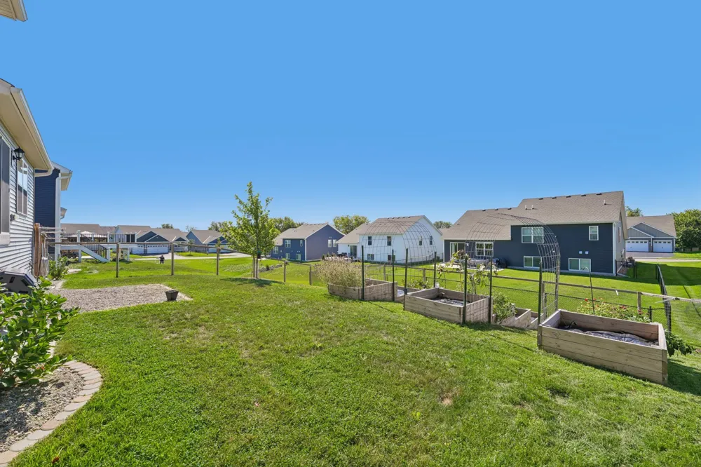 18071 Heirloom Court Lakeville, MN 55044