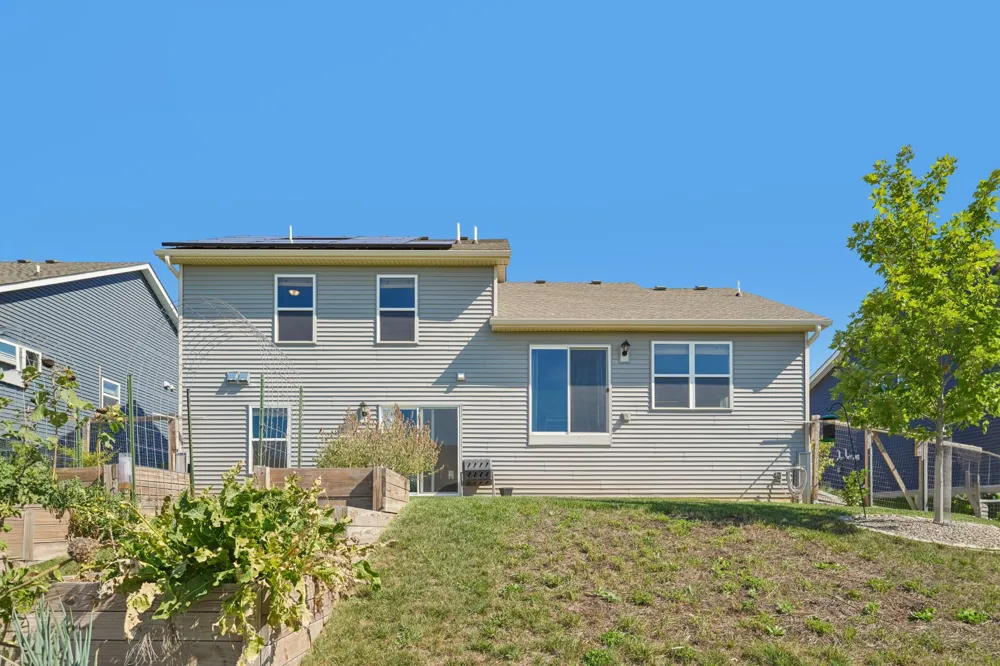 18071 Heirloom Court Lakeville, MN 55044