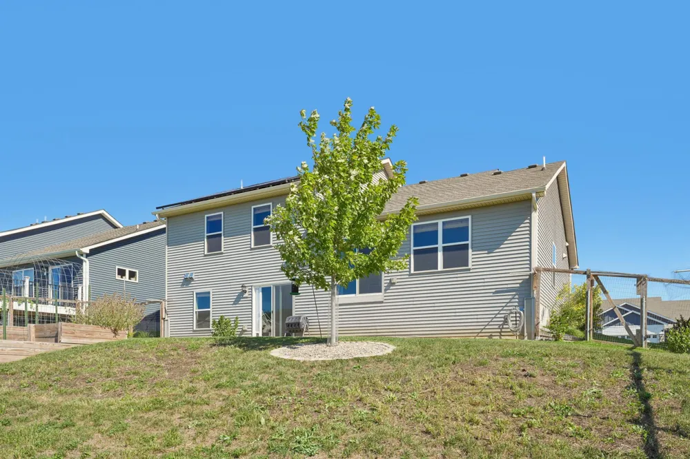 18071 Heirloom Court Lakeville, MN 55044