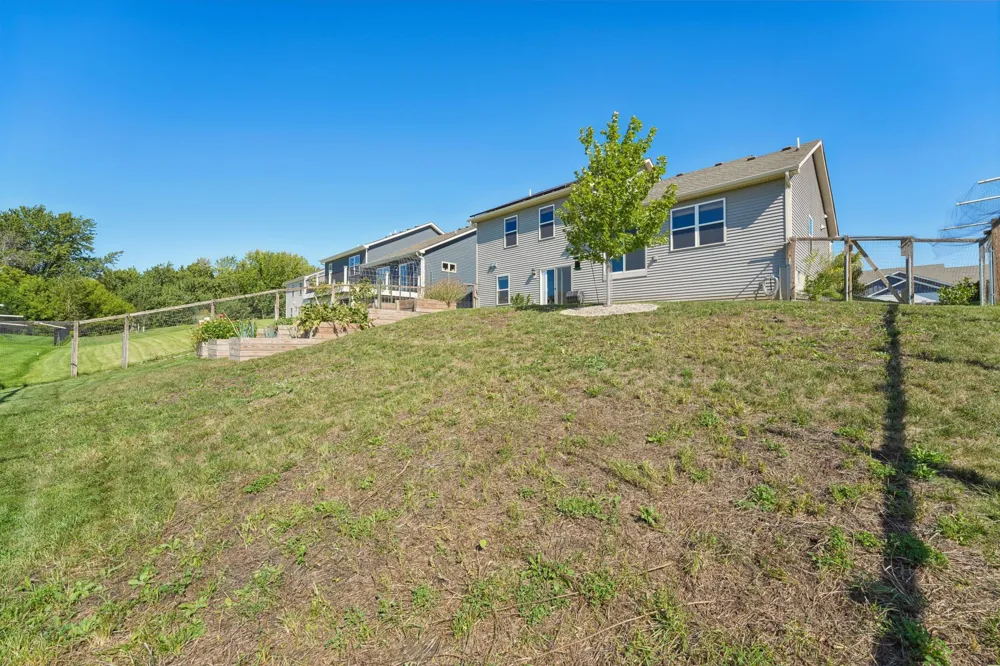 18071 Heirloom Court Lakeville, MN 55044