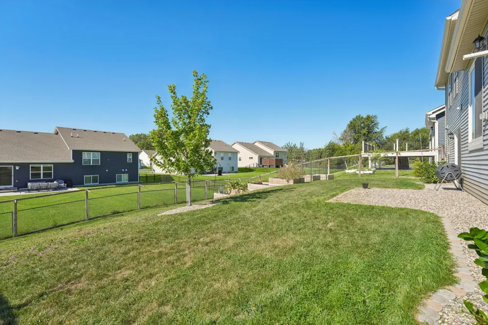 18071 Heirloom Court Lakeville, MN 55044