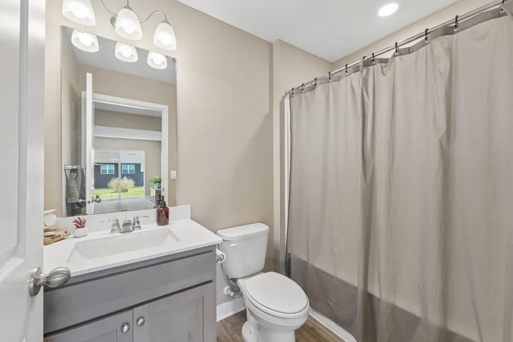 18071 Heirloom Court Lakeville, MN 55044