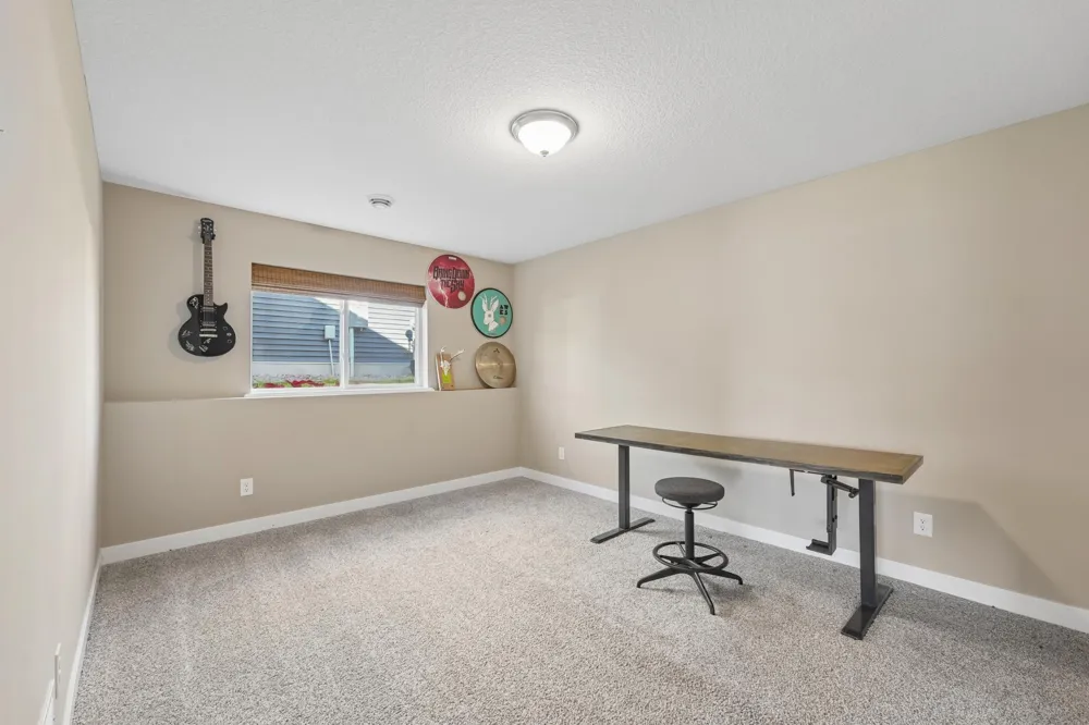 18071 Heirloom Court Lakeville, MN 55044