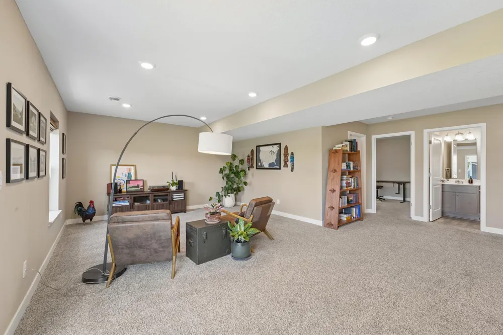 18071 Heirloom Court Lakeville, MN 55044